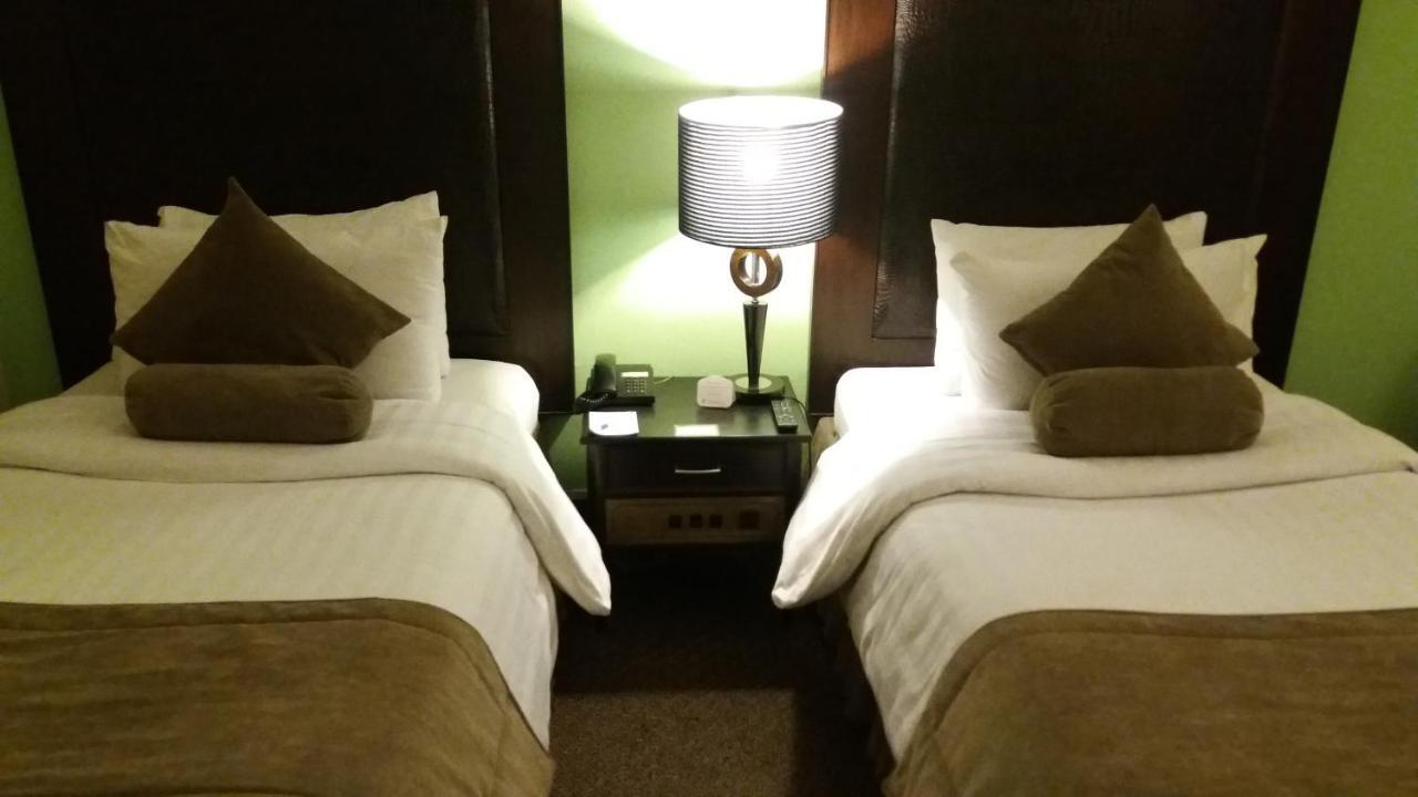 Smart Hotel Lahore Esterno foto