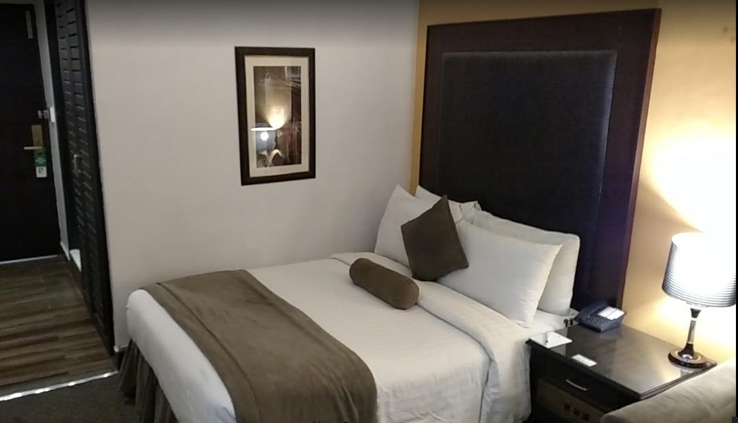 Smart Hotel Lahore Esterno foto