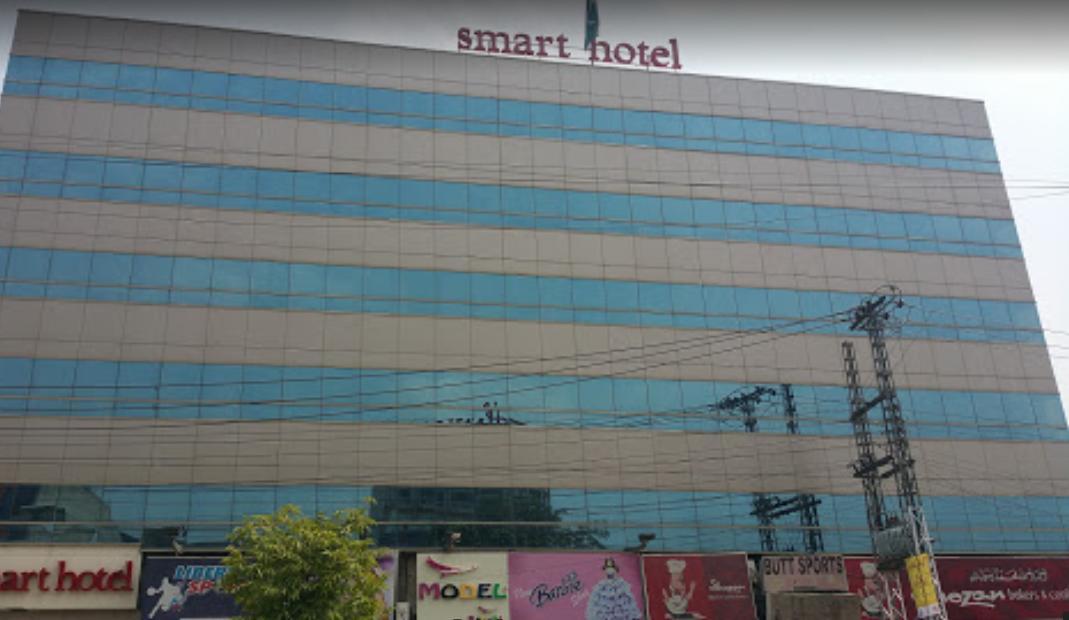 Smart Hotel Lahore Esterno foto