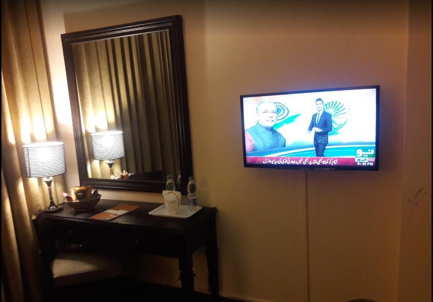 Smart Hotel Lahore Esterno foto