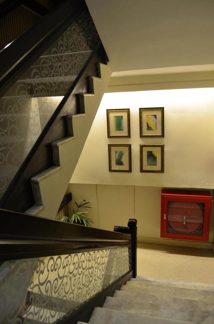 Smart Hotel Lahore Esterno foto