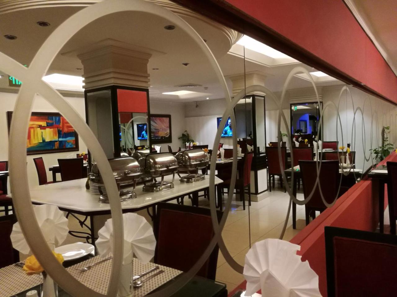 Smart Hotel Lahore Esterno foto