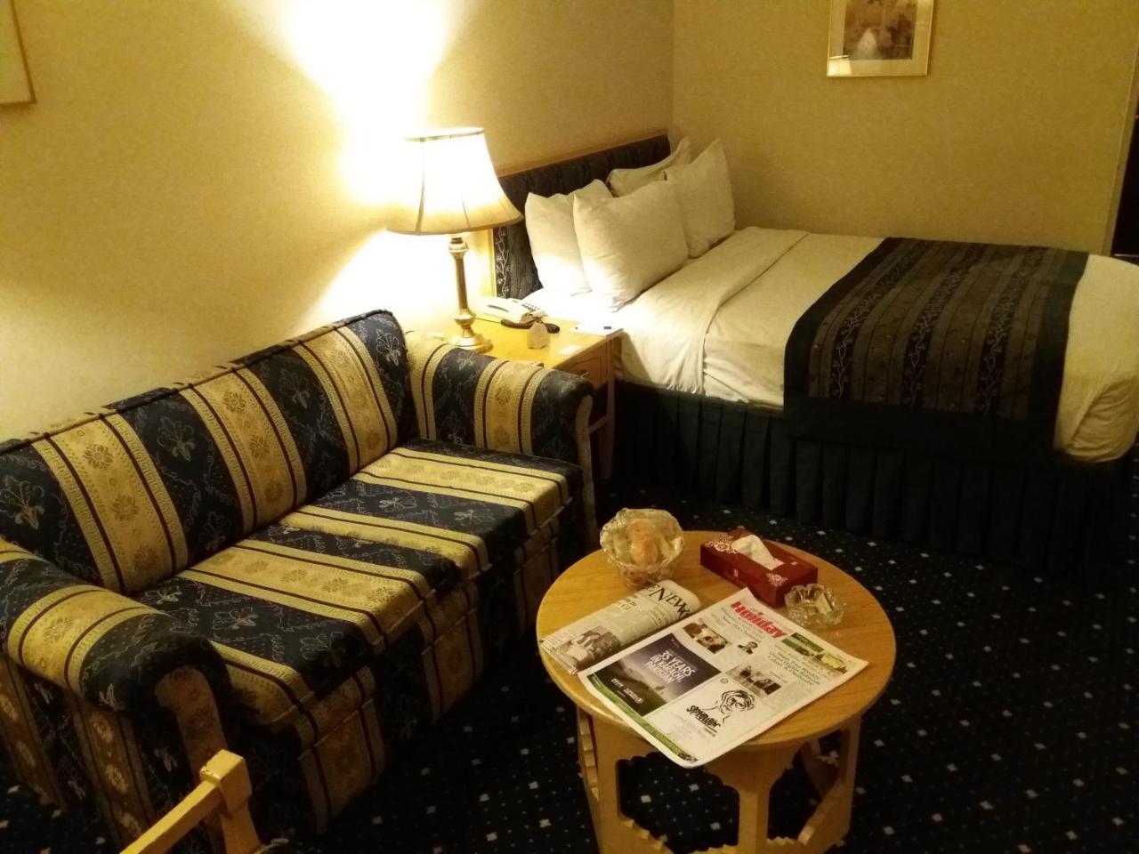 Smart Hotel Lahore Esterno foto