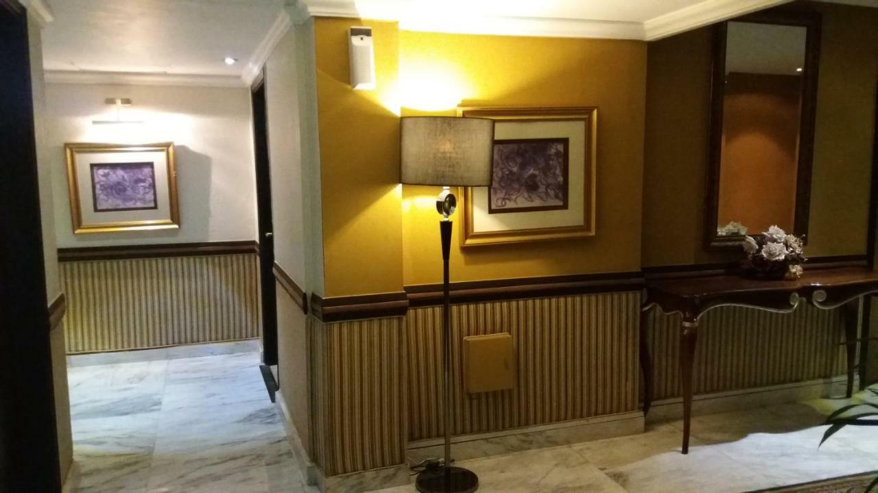 Smart Hotel Lahore Esterno foto
